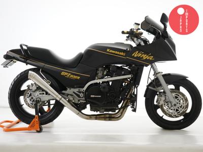 Kawasaki GPZ900R