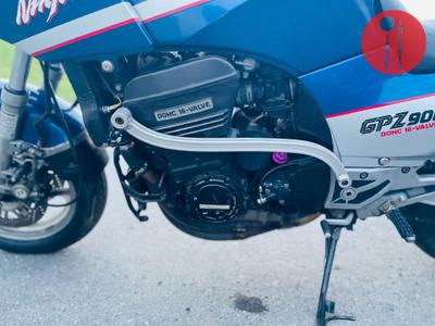 Kawasaki GPZ900R