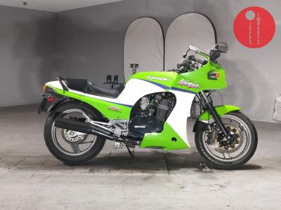 Kawasaki GPZ900R
