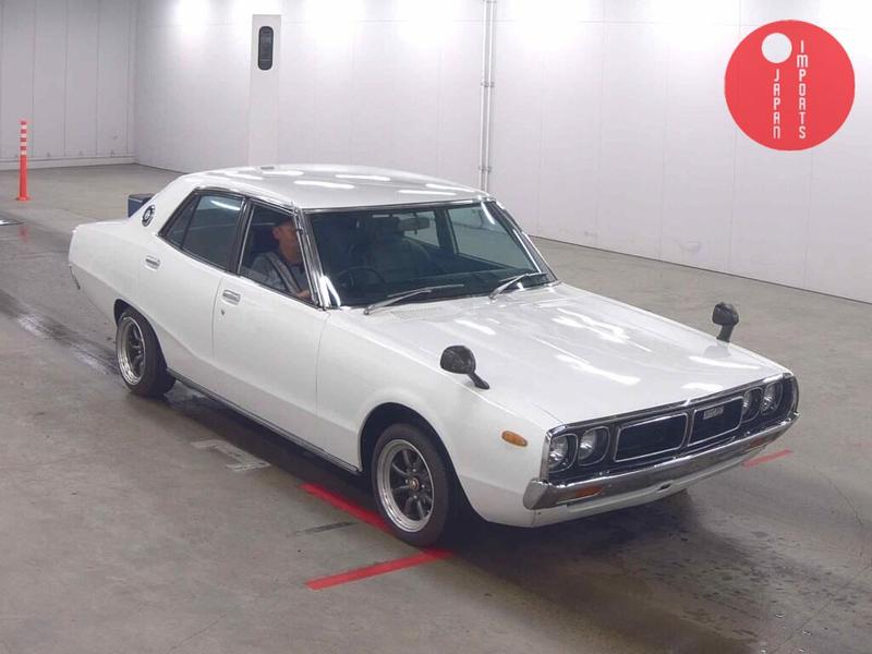 NISSAN SKYLINE 4D