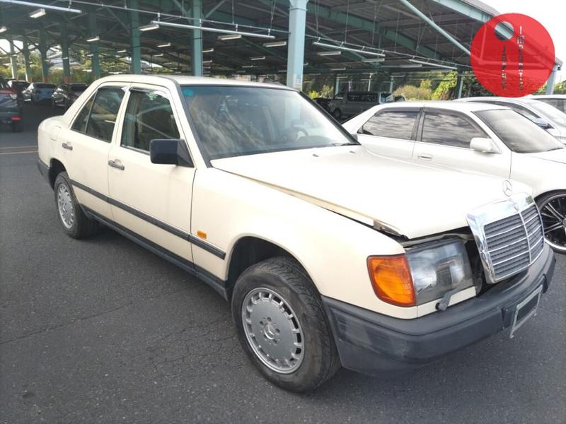 MERCEDES BENZ MEDIUM CLASS 4D