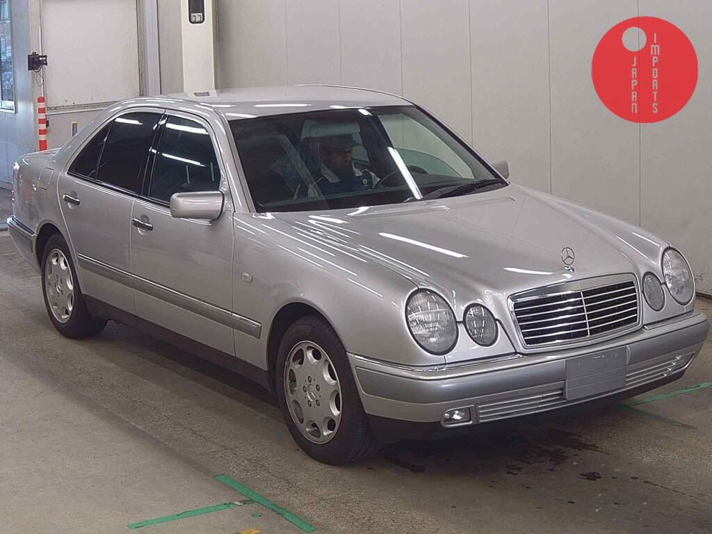 MERCEDES BENZ                                                                      E-CLASS 4D       E320